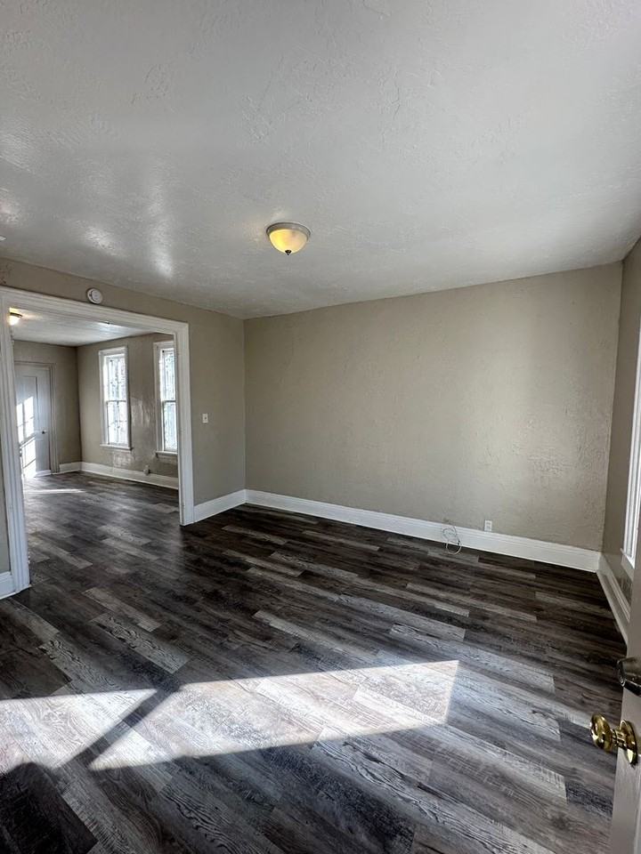 31 Pershing Ave #1 - Photo 3 of 39