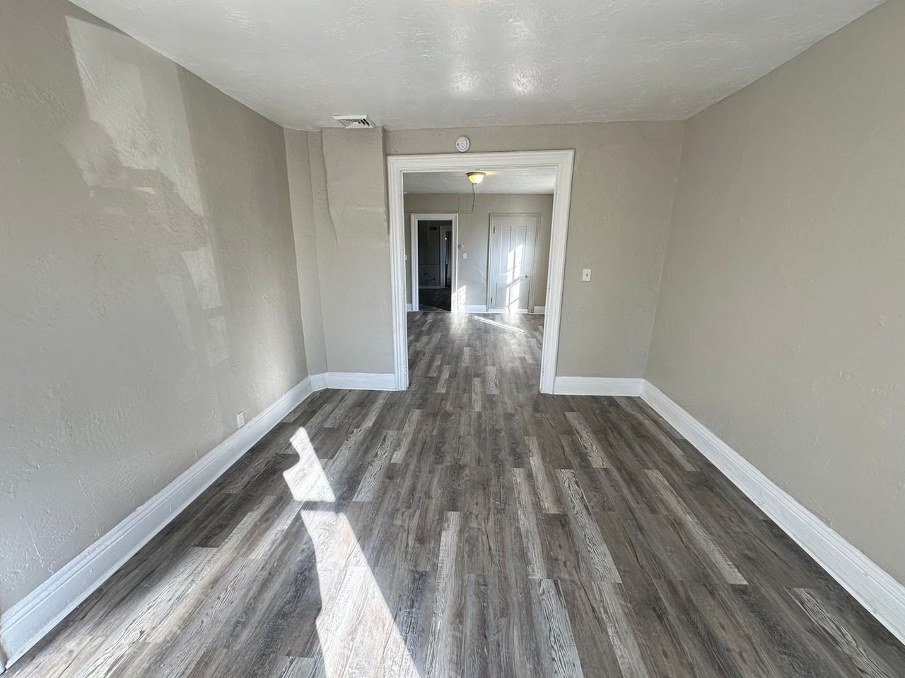 31 Pershing Ave #1 - Photo 5 of 39