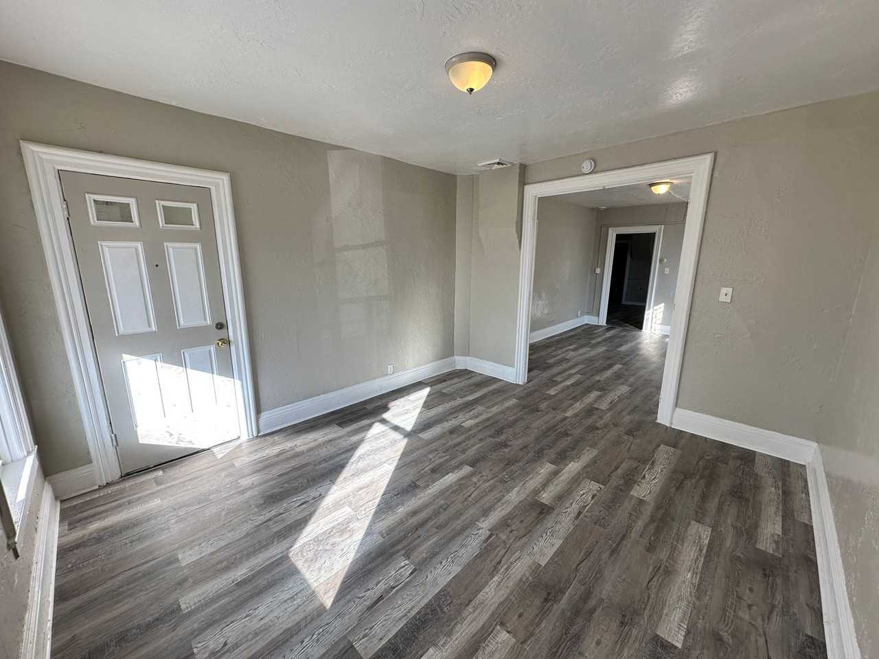 31 Pershing Ave #1 - Photo 6 of 39