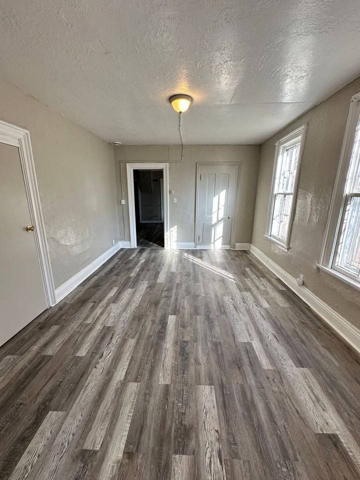 31 Pershing Ave #1 - Photo 7 of 39