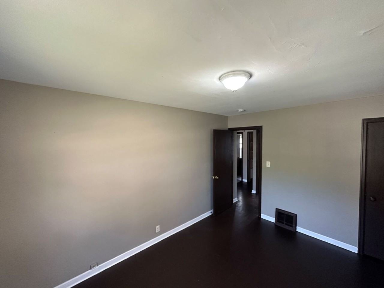 4415 N 28th St - Photo 3 of 6