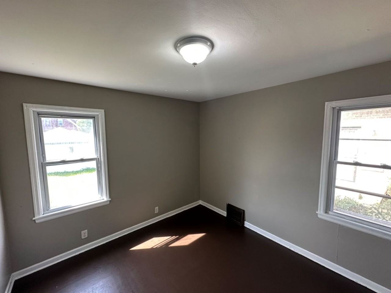 4415 N 28th St - Photo 4 of 6