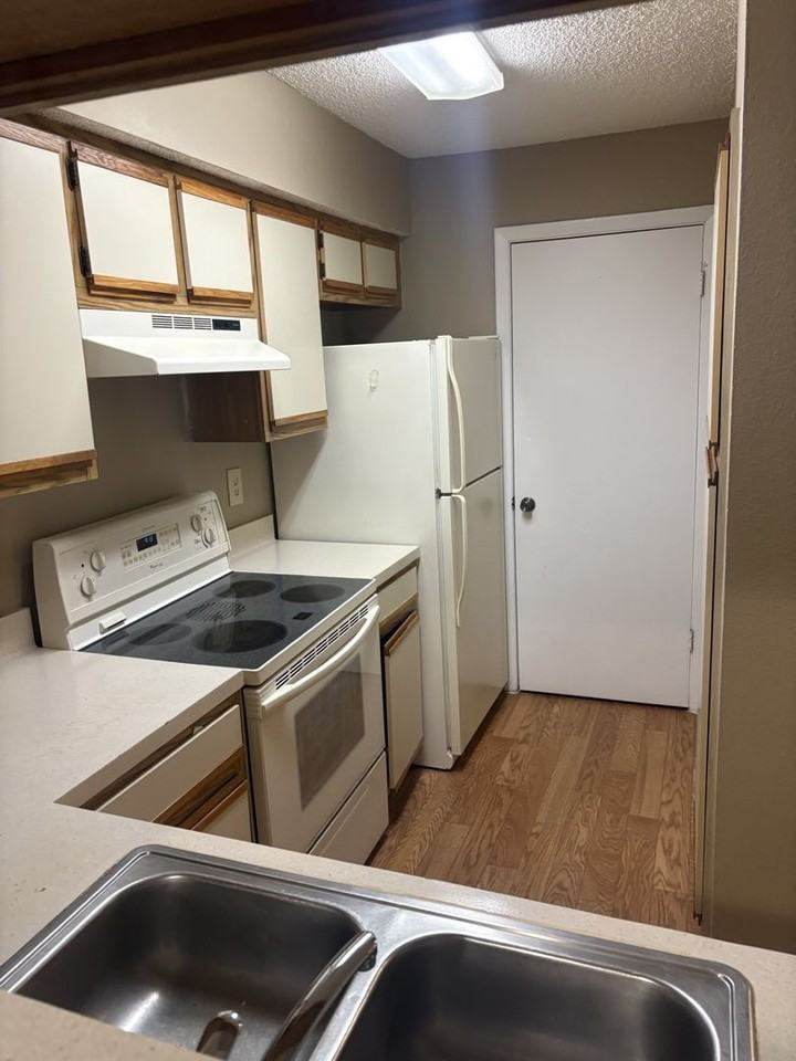 238 Afton Sq #207 - Photo 4 of 24