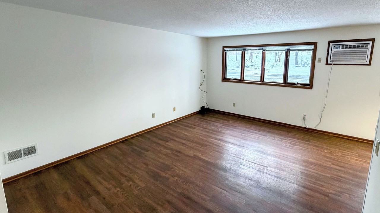 902 9th Ave Se - Photo 3 of 16