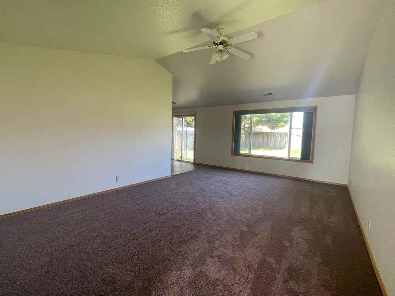 2275 Silverbrook Ct - Photo 5 of 11