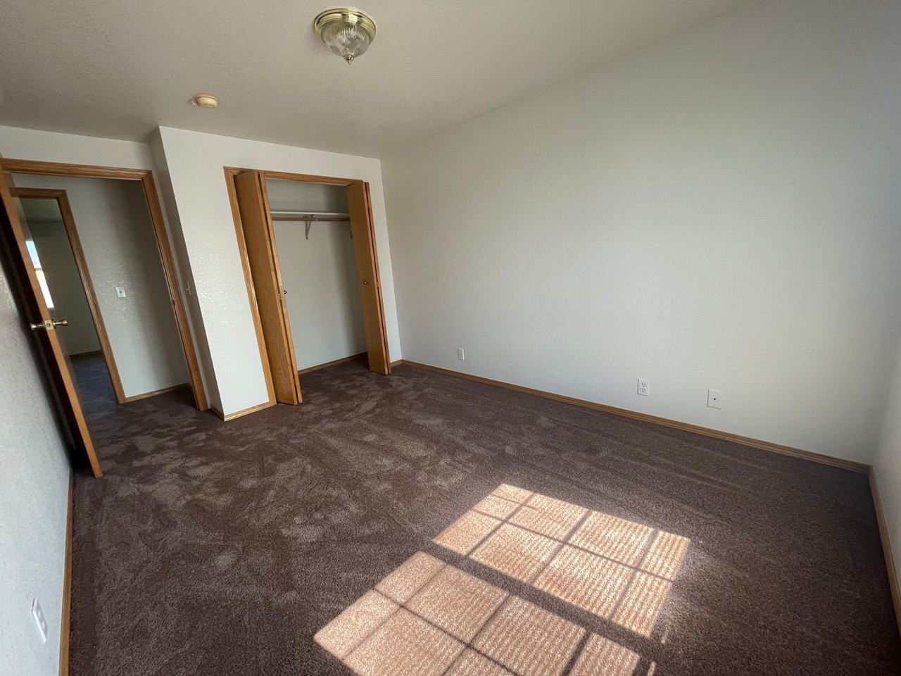 2275 Silverbrook Ct - Photo 7 of 11