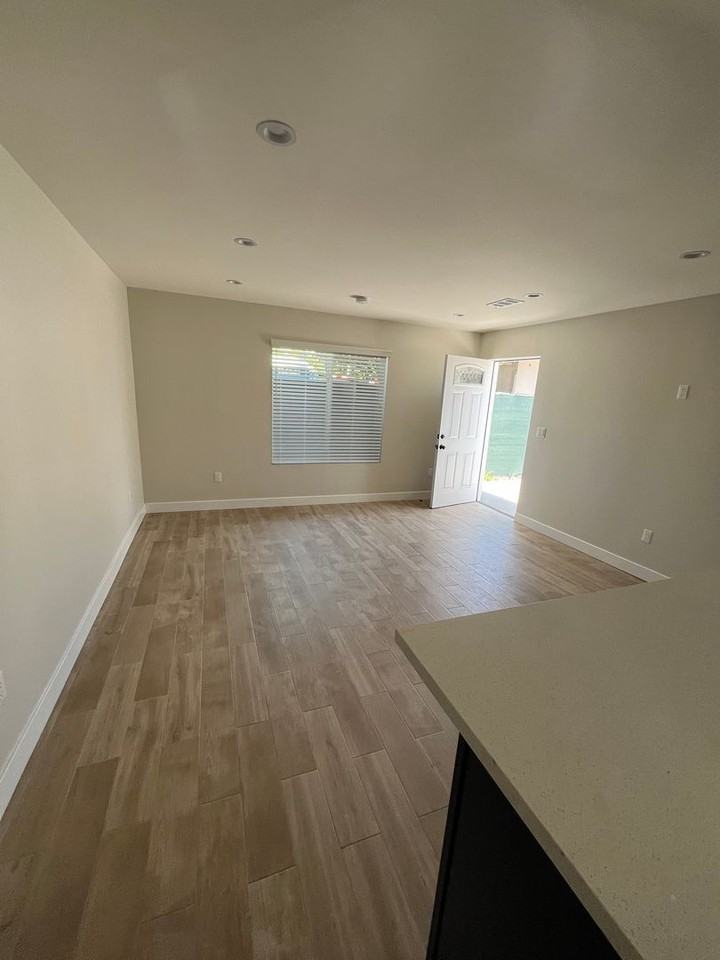 Lindley Ave - Photo 3 of 9