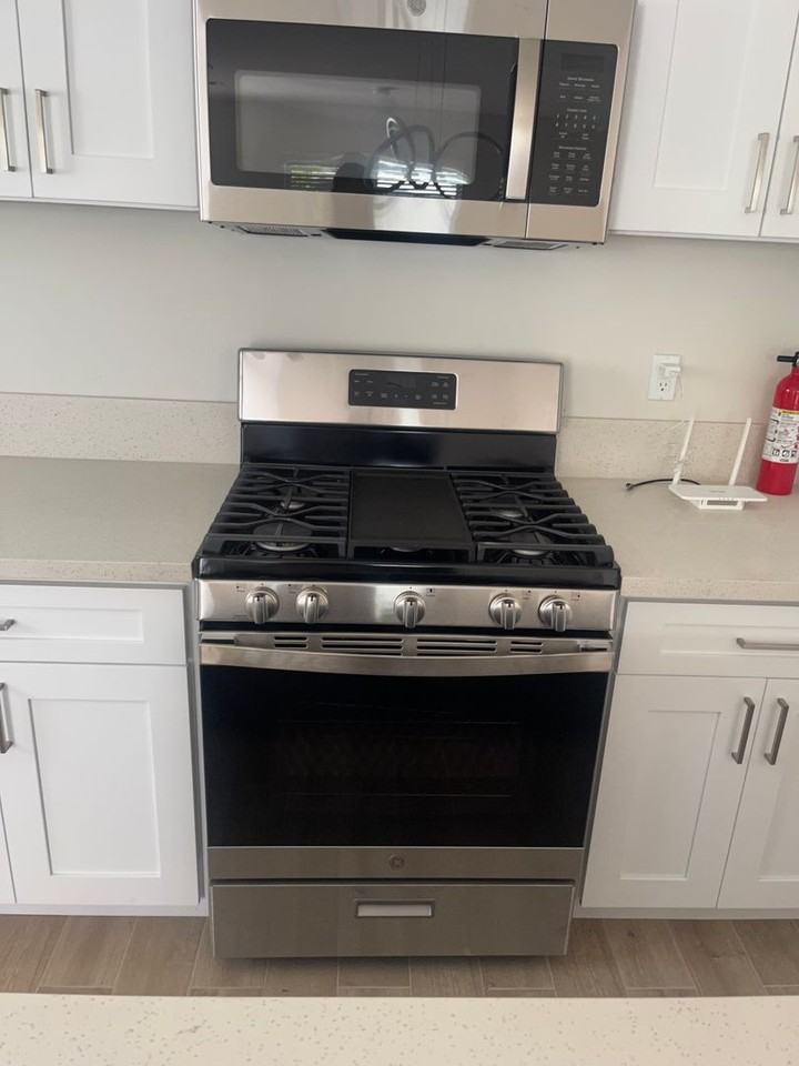 Lindley Ave - Photo 4 of 9