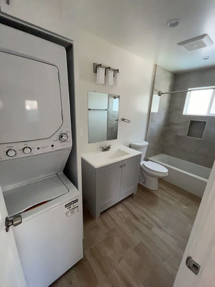 Lindley Ave - Photo 5 of 9