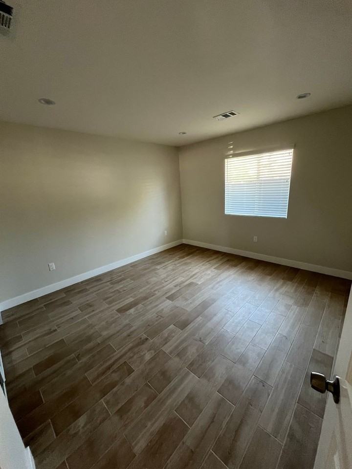 Lindley Ave - Photo 7 of 9