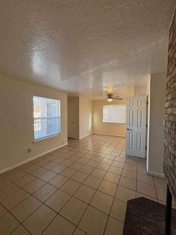 Spacious 2 Bedroom Apartment with Private Yard - Photo 5 of 12