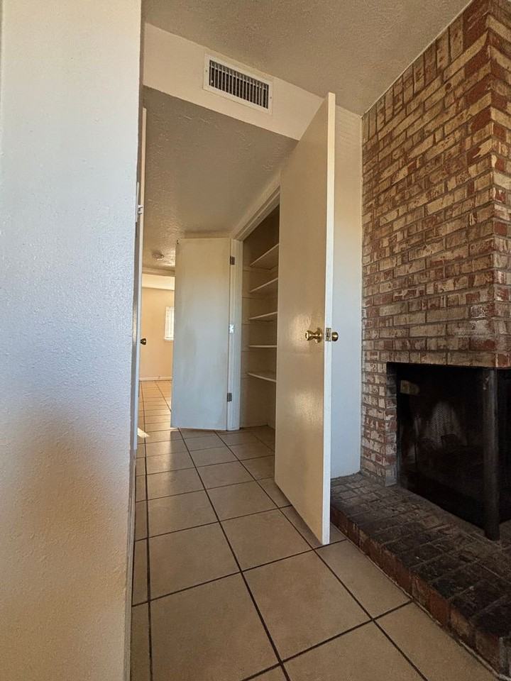 Spacious 2 Bedroom Apartment with Private Yard - Photo 7 of 12