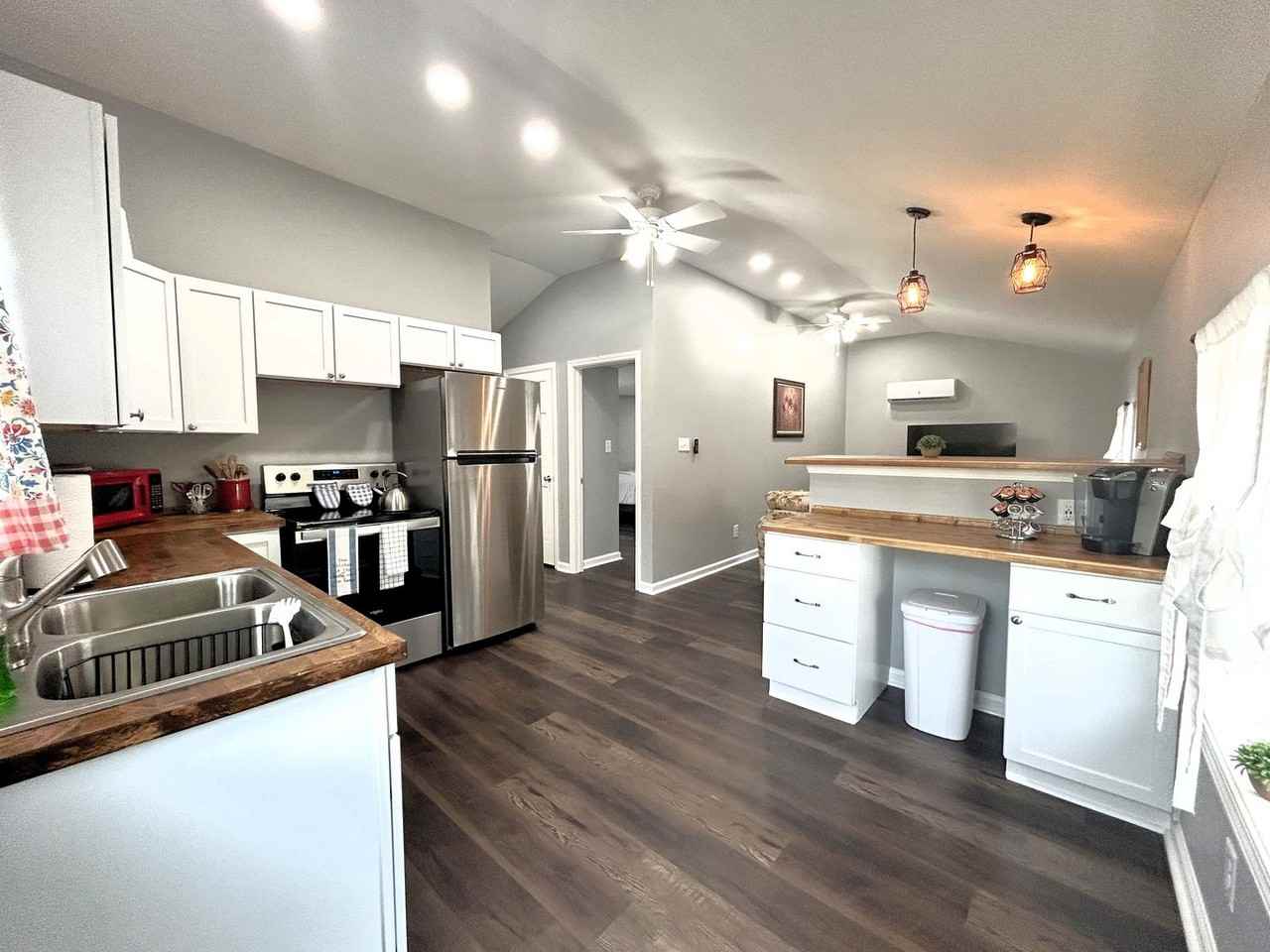 512 S 6th St - Photo 3 of 25