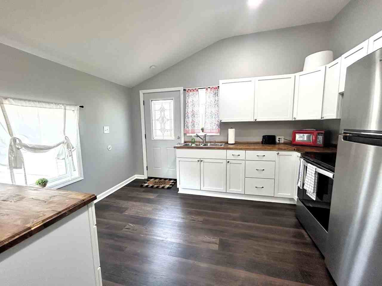 512 S 6th St - Photo 4 of 25