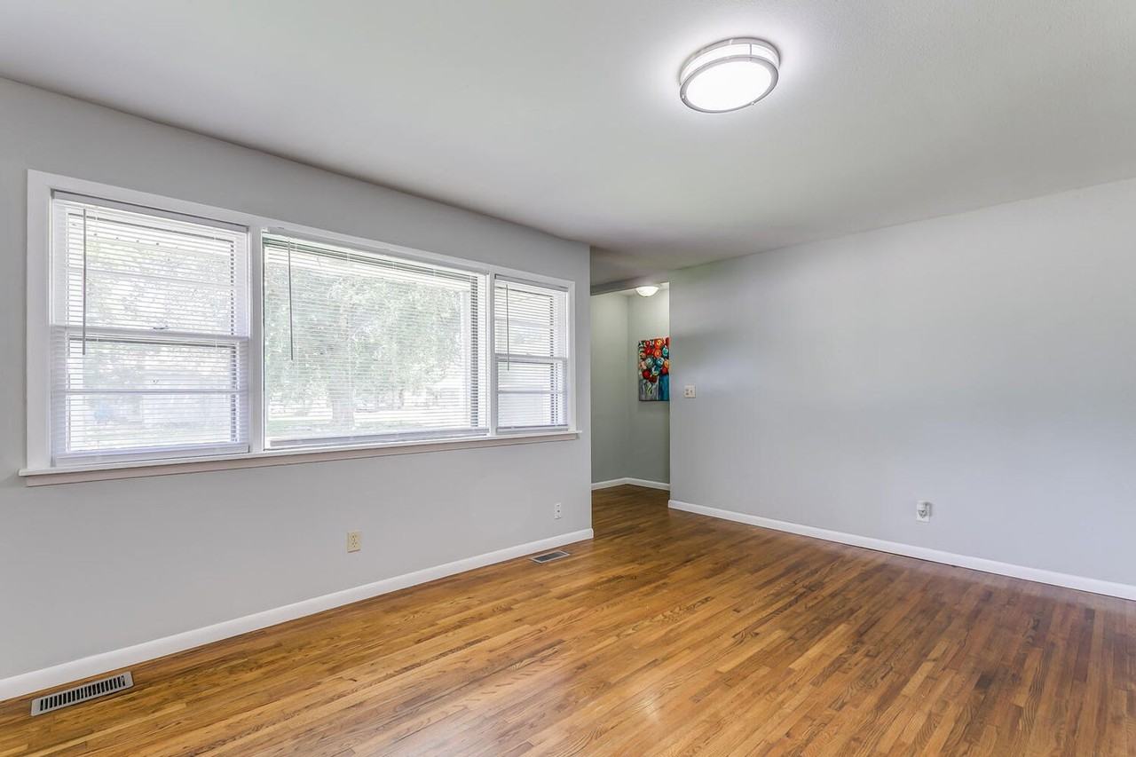 233 Lamar Ct - Photo 4 of 14