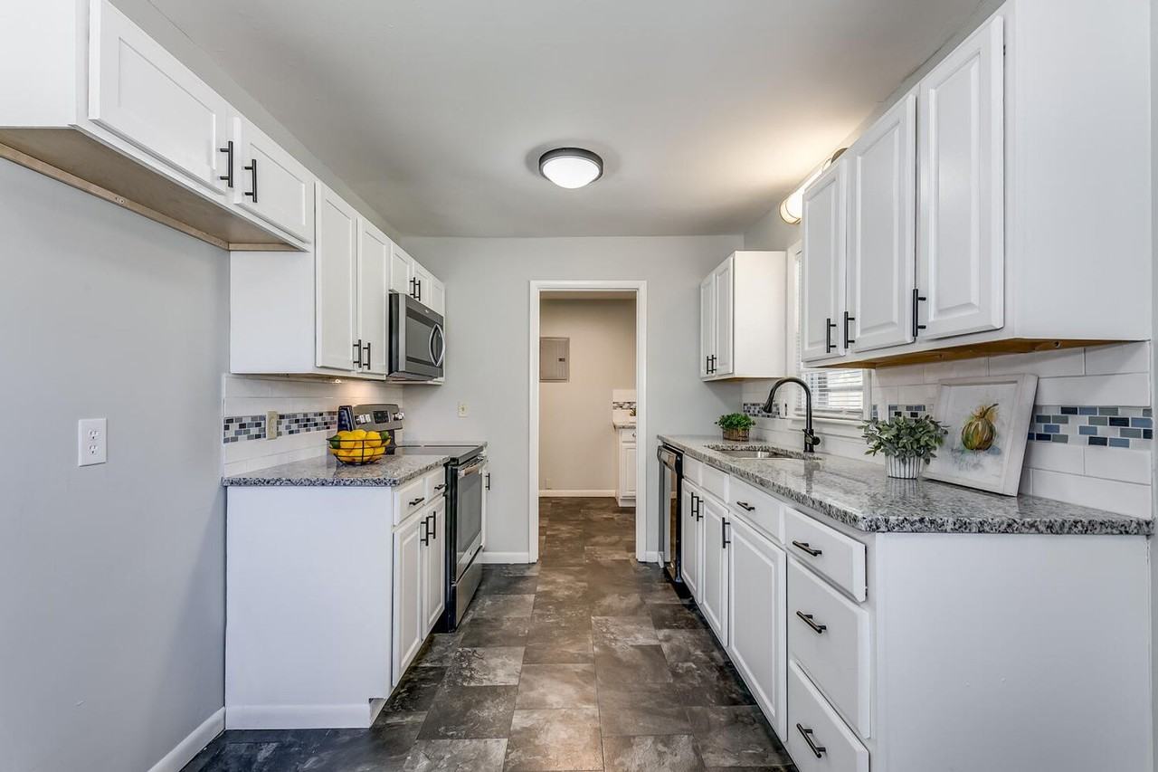 233 Lamar Ct - Photo 5 of 14