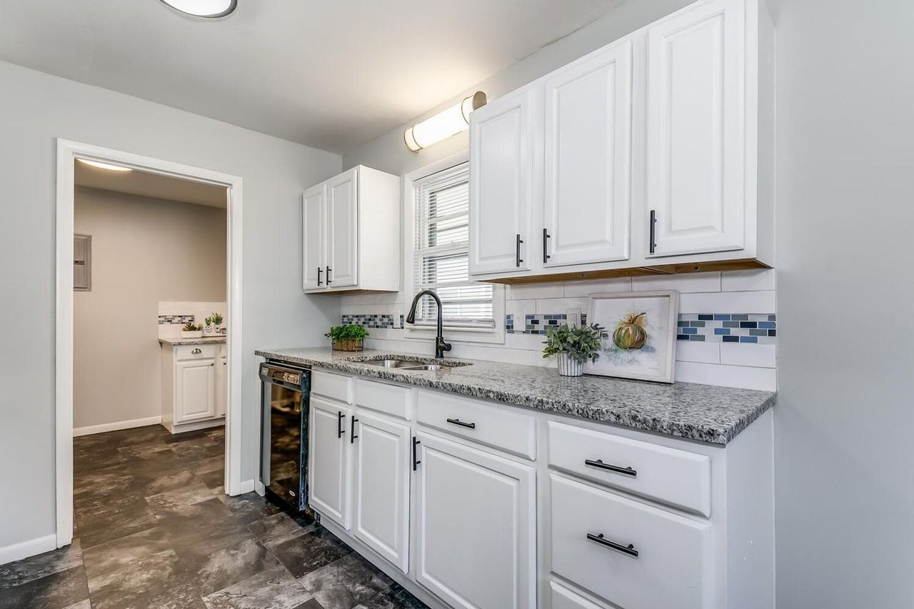 233 Lamar Ct - Photo 6 of 14