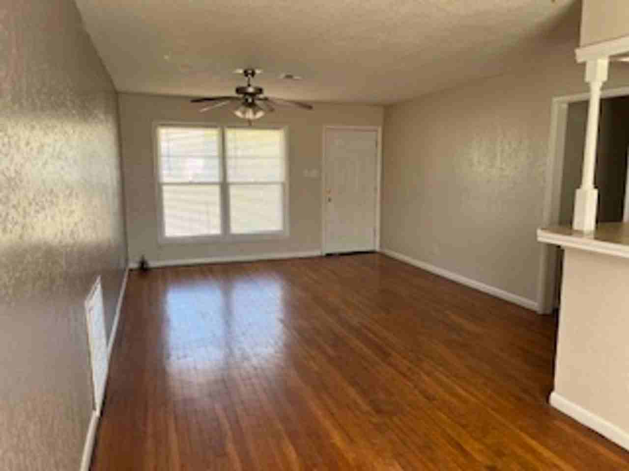 2136 Nw Ozmun Ave - Photo 2 of 10