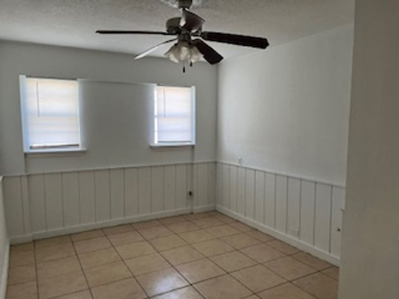 2136 Nw Ozmun Ave - Photo 4 of 10