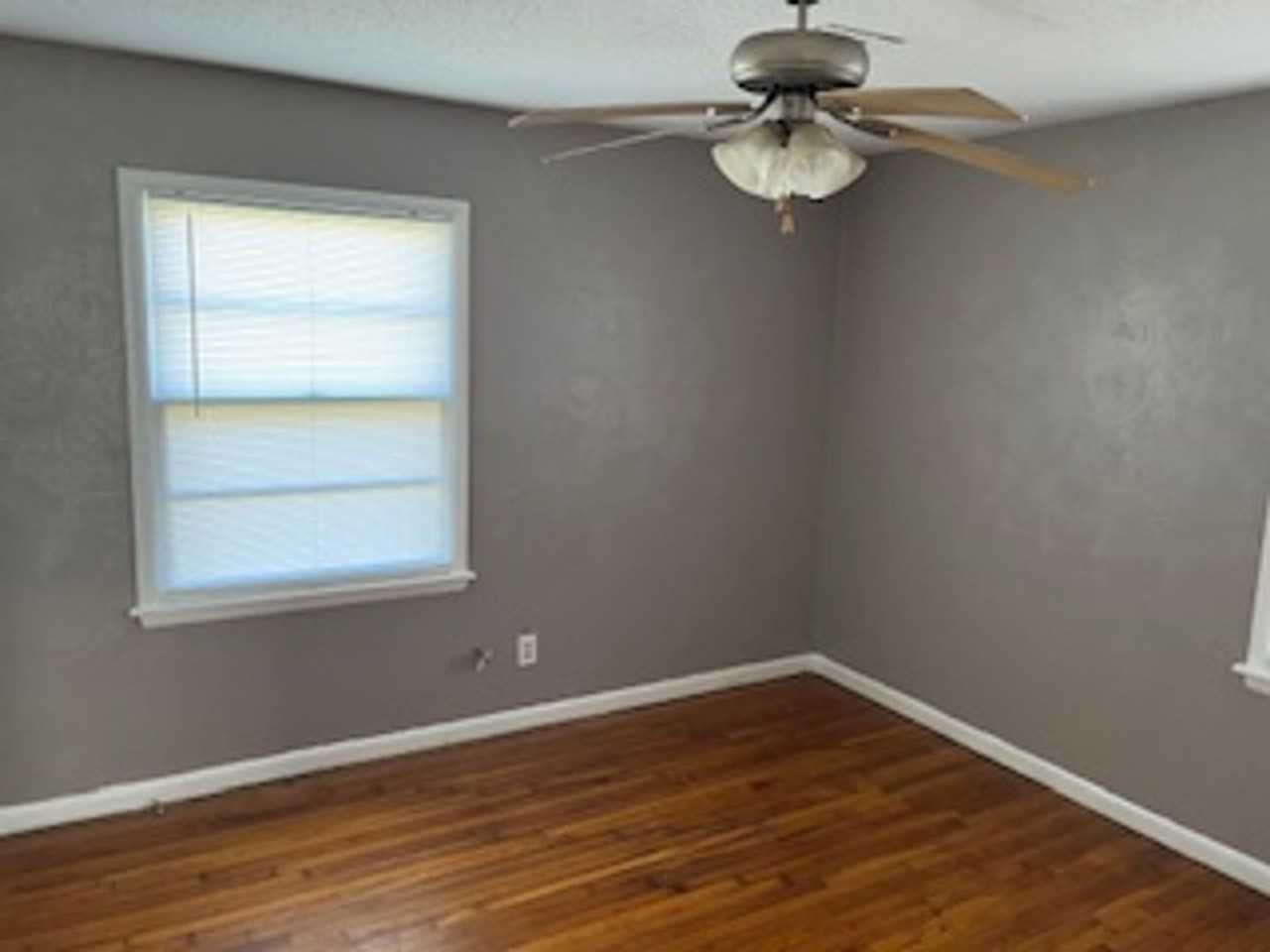 2136 Nw Ozmun Ave - Photo 6 of 10