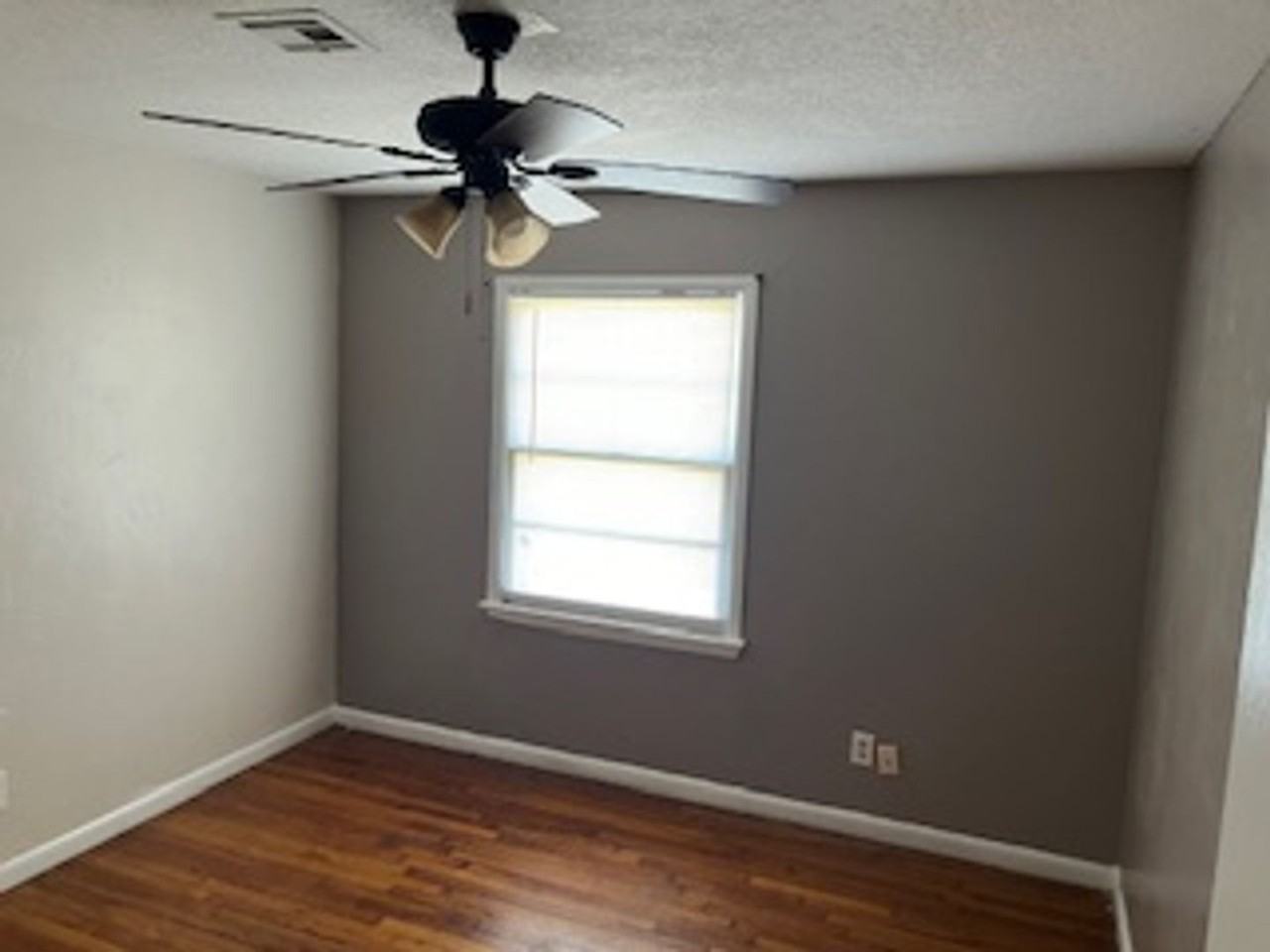 2136 Nw Ozmun Ave - Photo 7 of 10