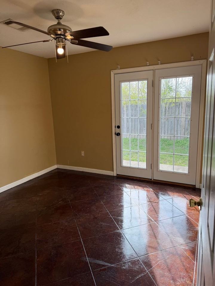 920 Belt - Photo 5 of 13