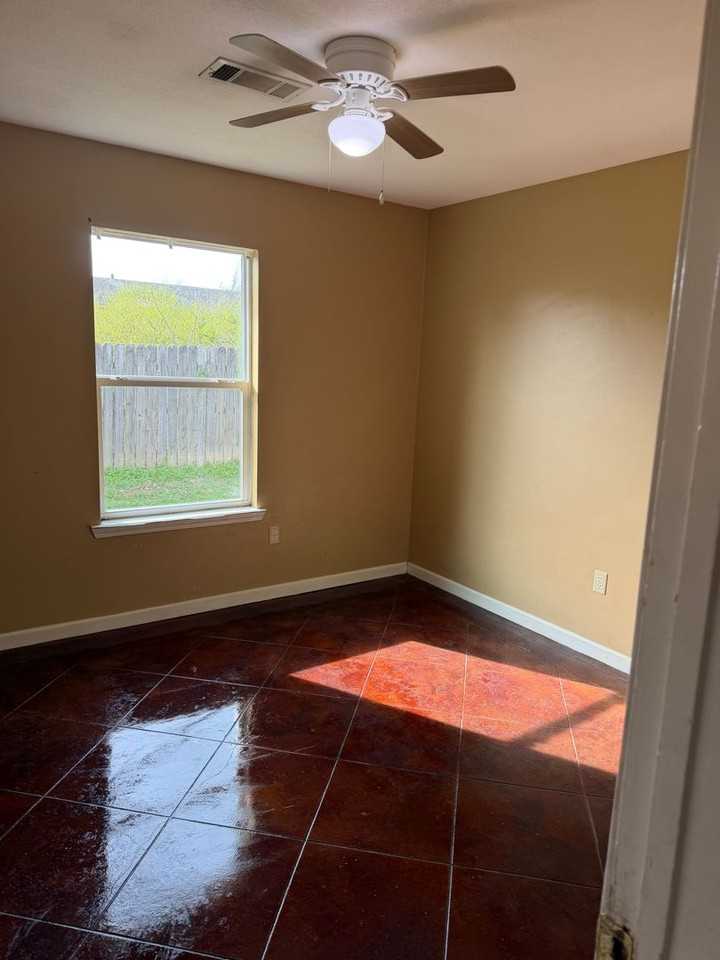 920 Belt - Photo 6 of 13