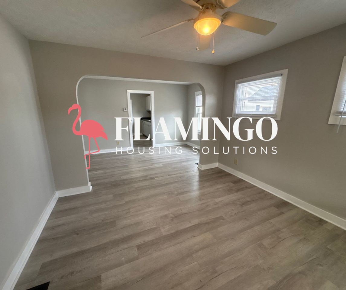 221 N Maple Ave - Photo 2 of 14