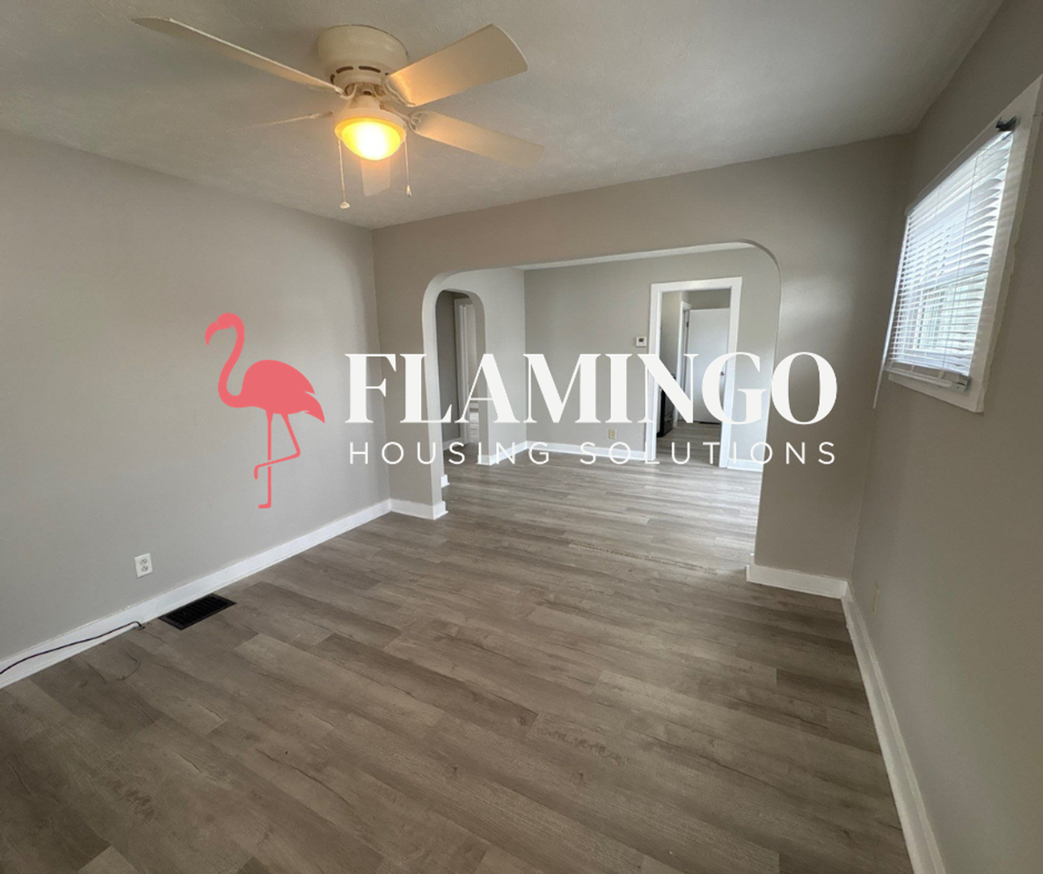 221 N Maple Ave - Photo 3 of 14