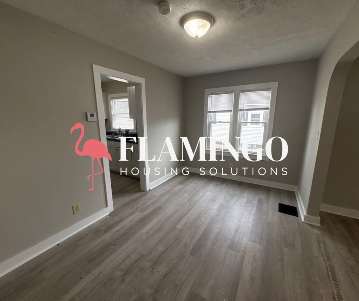 221 N Maple Ave - Photo 4 of 14