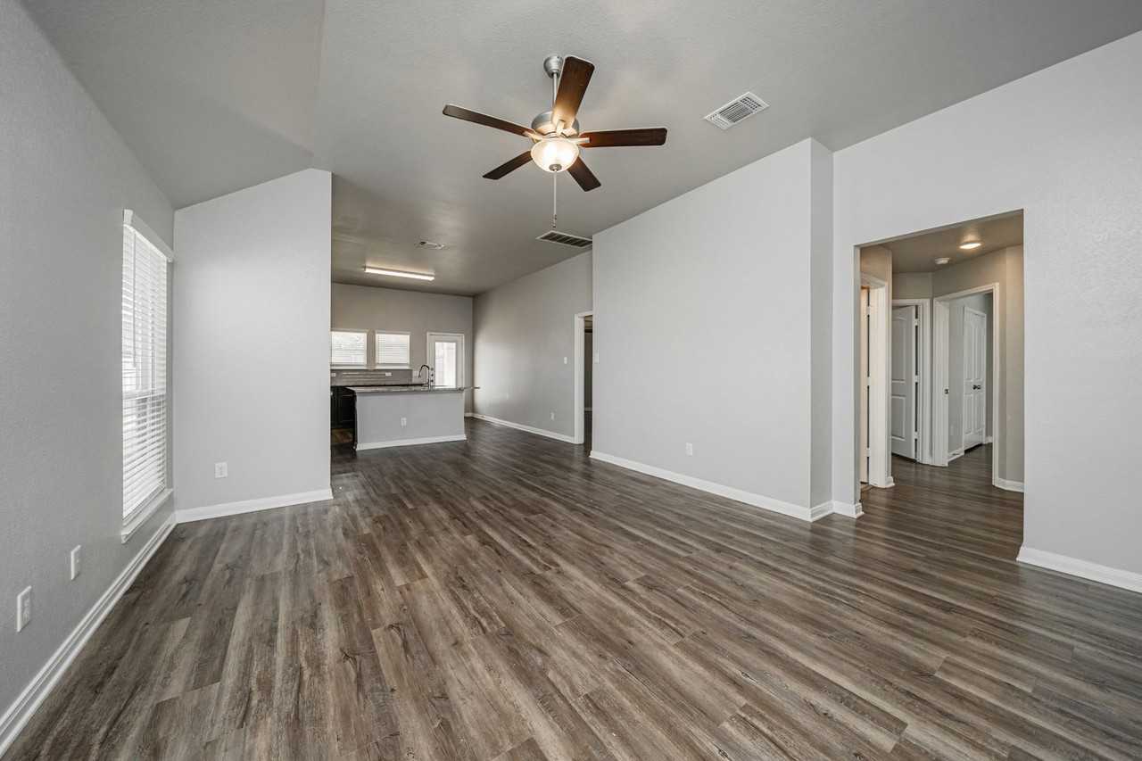 517 Fallbrook Dr - Photo 4 of 50