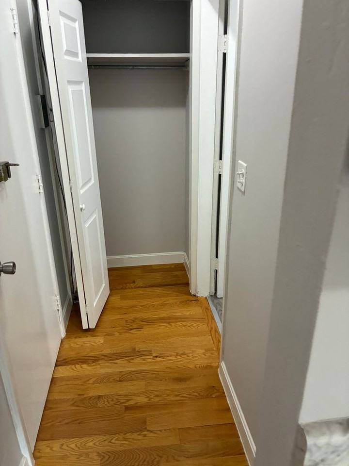 1124 Commonwealth Ave - Photo 4 of 5