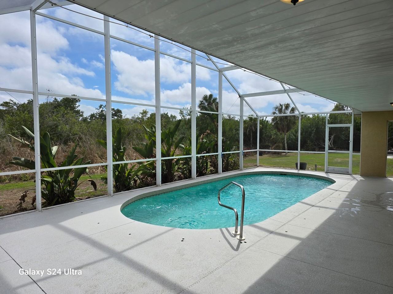 2407 5th St E - Photo 2 of 3