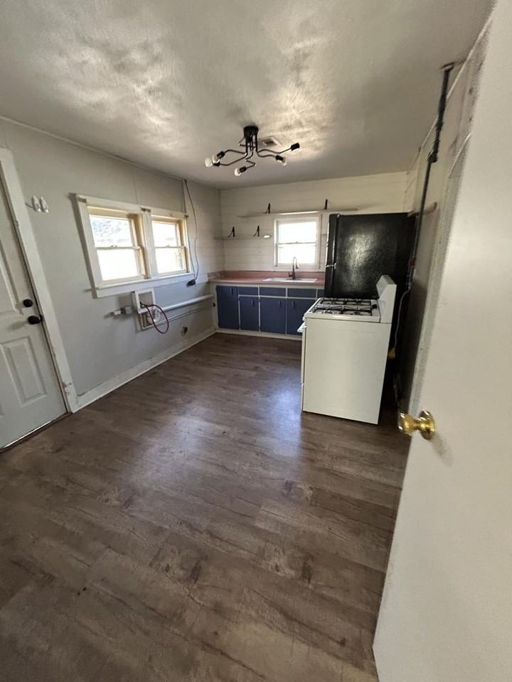 822 S Highview Ave - Photo 4 of 5