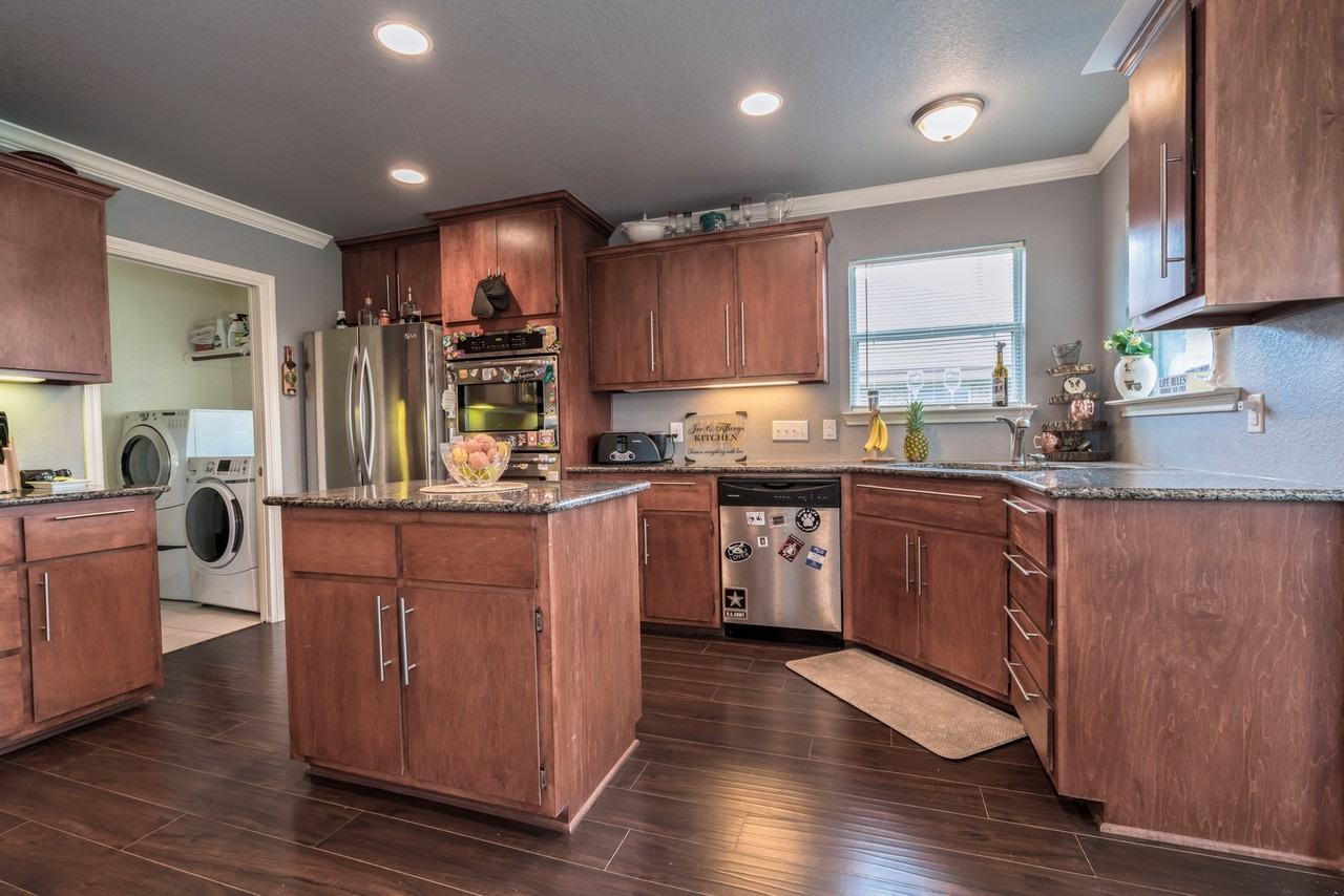 1907 Lindsey Dr - Photo 7 of 21