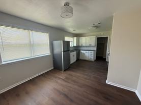 906 Lynn Ln - Photo 1 of 1