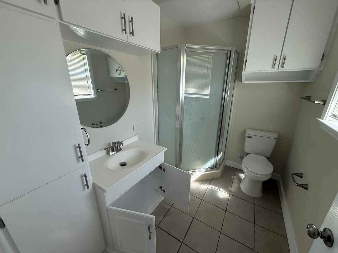 906 Lynn Ln - Photo 7 of 21