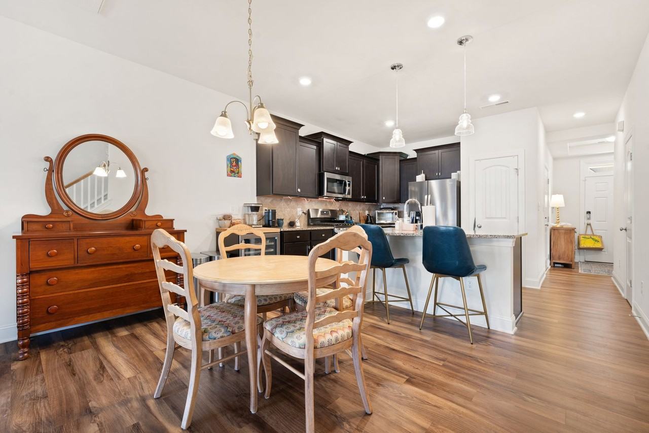 405 Lionel St - Photo 4 of 18