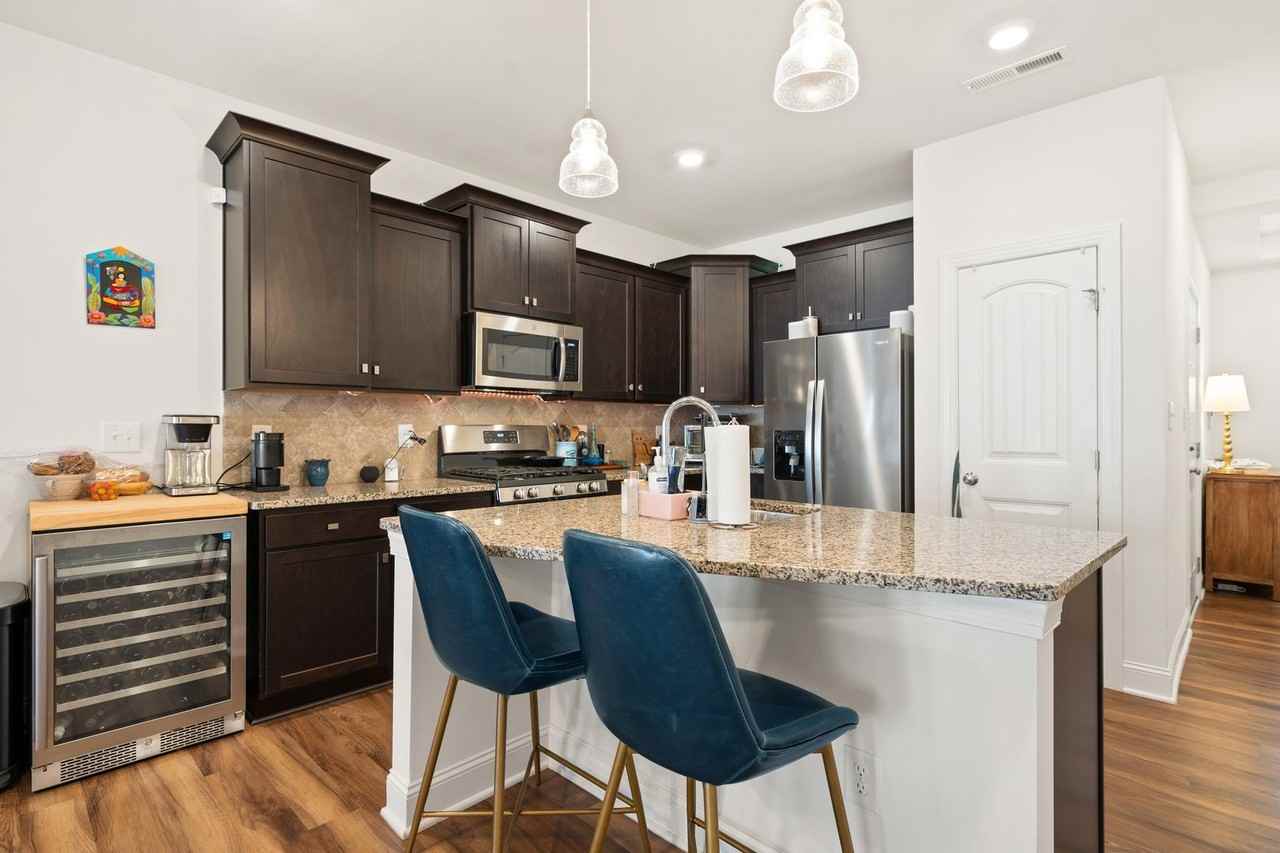 405 Lionel St - Photo 5 of 18