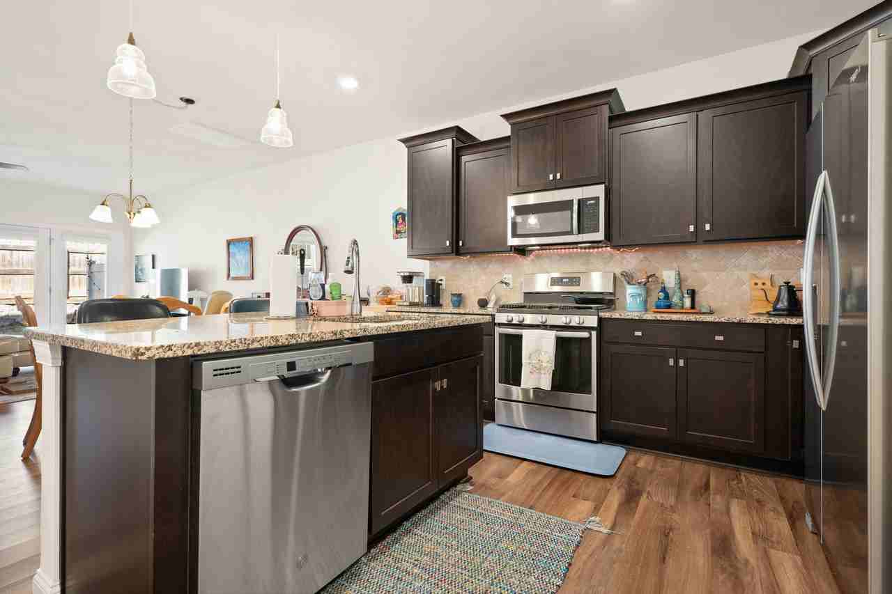 405 Lionel St - Photo 6 of 18