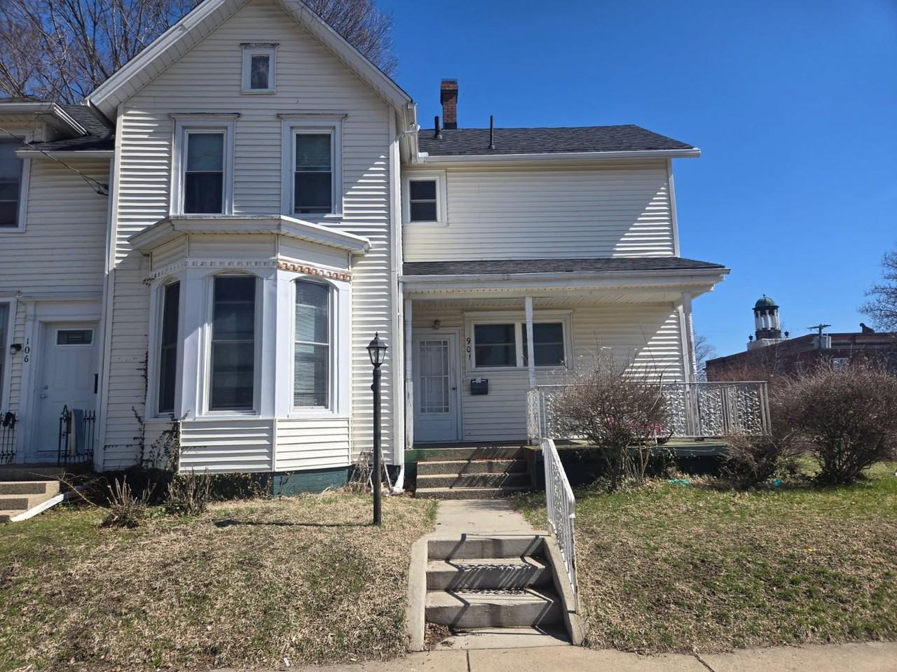 901 E Washington St - Photo 2 of 2