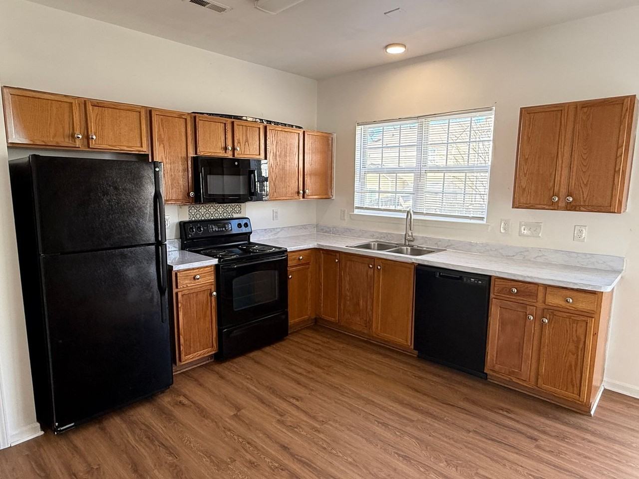 1318 Nadies Ct - Photo 3 of 16