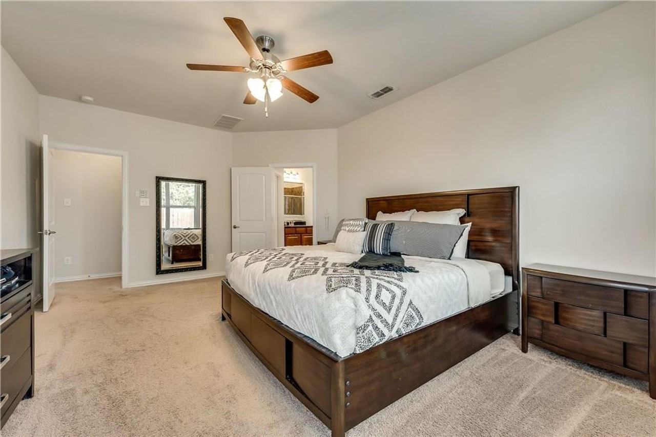 1300 Poplar Dr - Photo 3 of 24