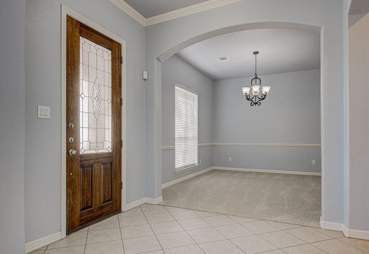 2785 Lake Forest Dr - Photo 5 of 36