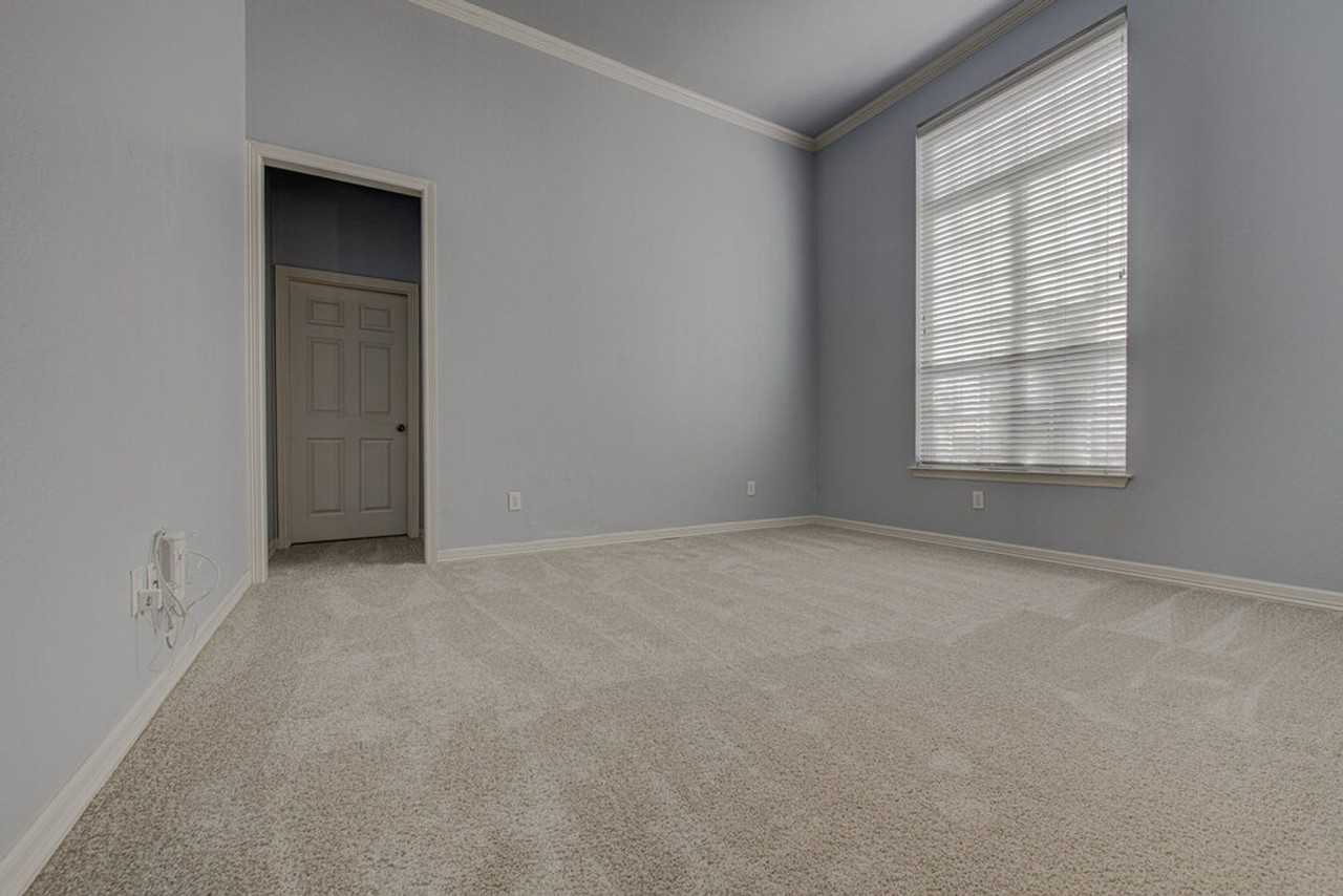 2785 Lake Forest Dr - Photo 7 of 36