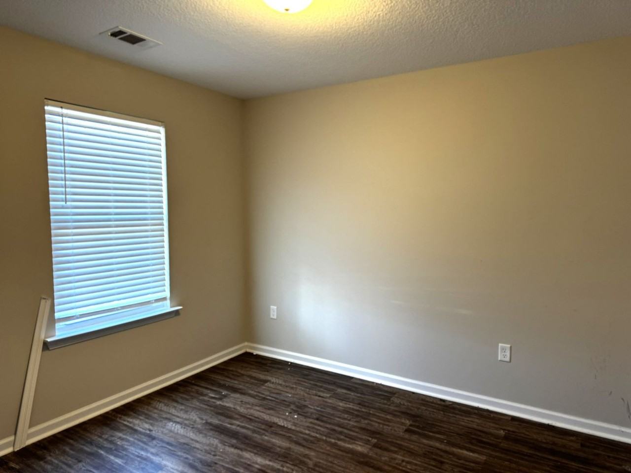 433 Andover Dr - Photo 4 of 6