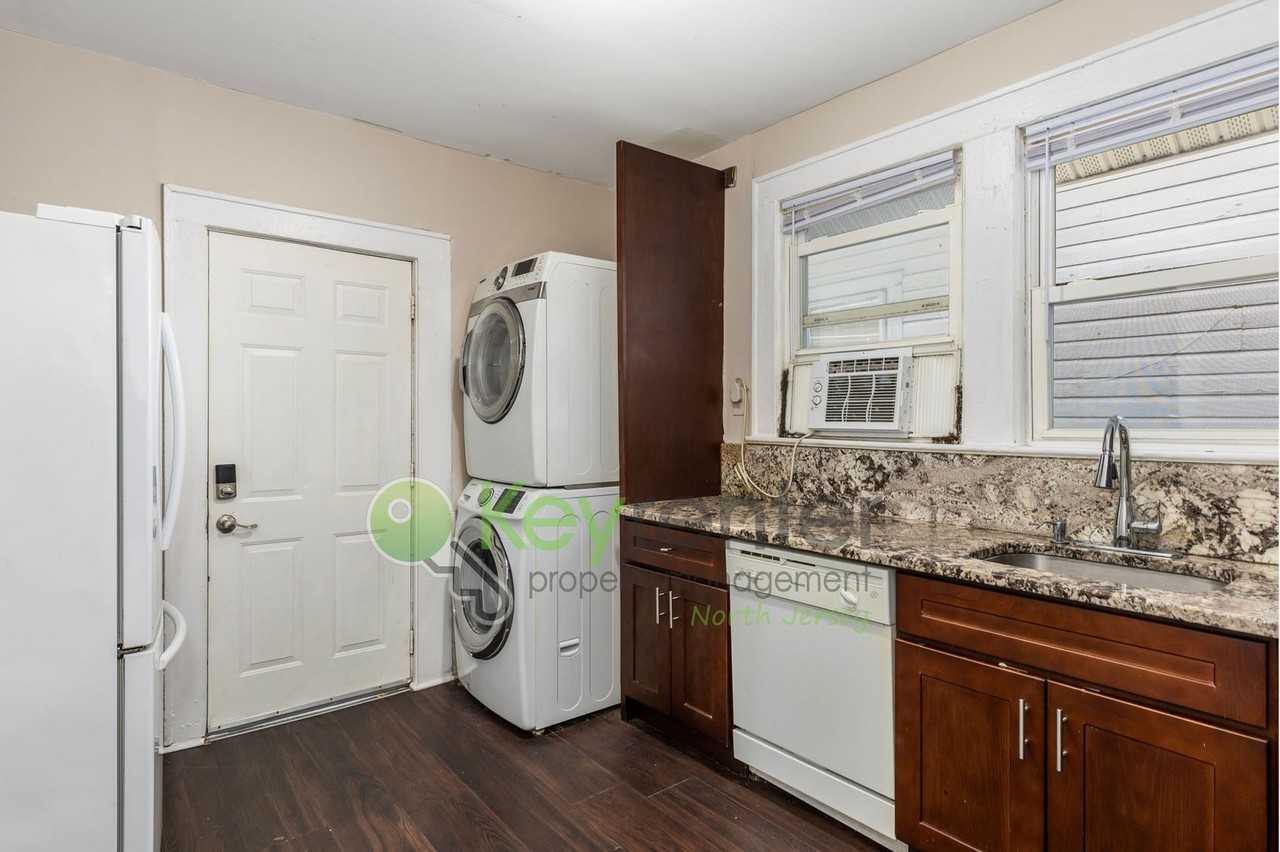 54 Mission St - Photo 2 of 15