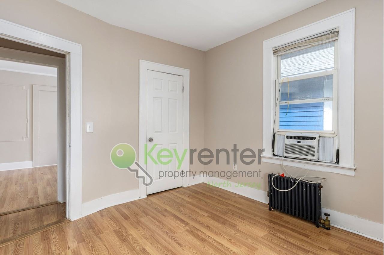 54 Mission St - Photo 7 of 15