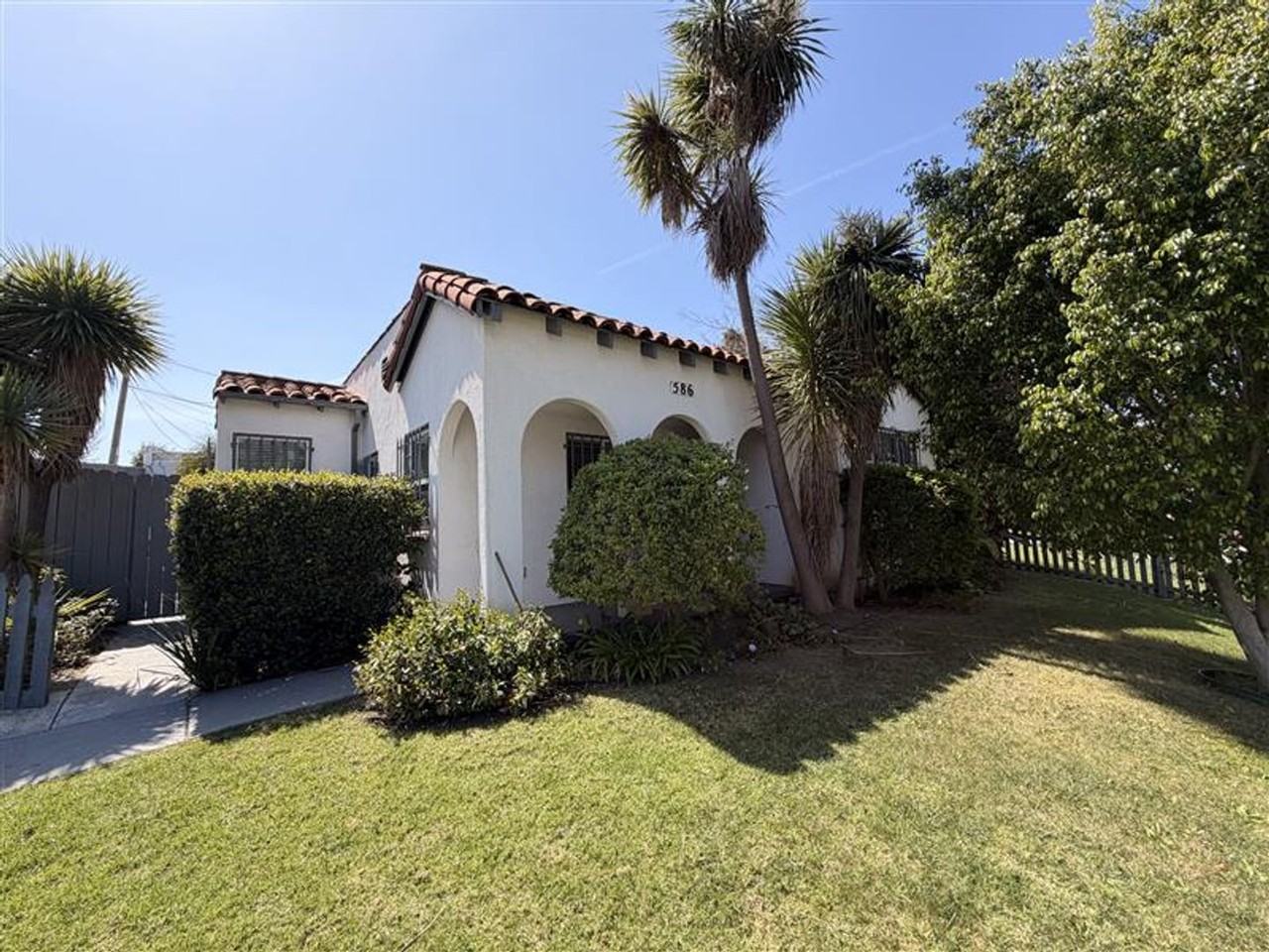 586 E Fairview Blvd - Photo 2 of 19