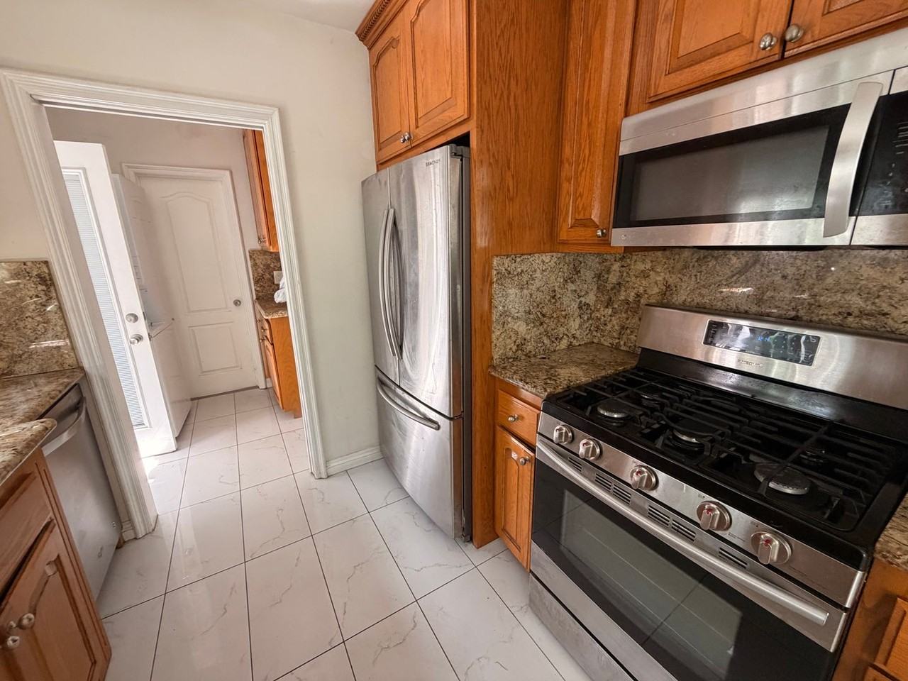 586 E Fairview Blvd - Photo 5 of 19